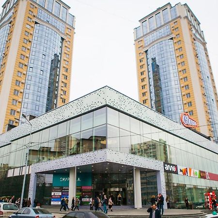 Black&White Apartment In Smart Plaza Kiev Bagian luar foto