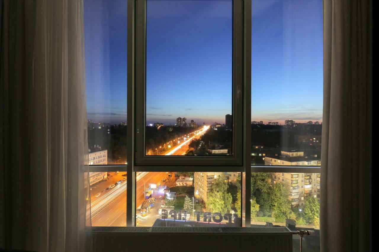 Black&White Apartment In Smart Plaza Kiev Bagian luar foto