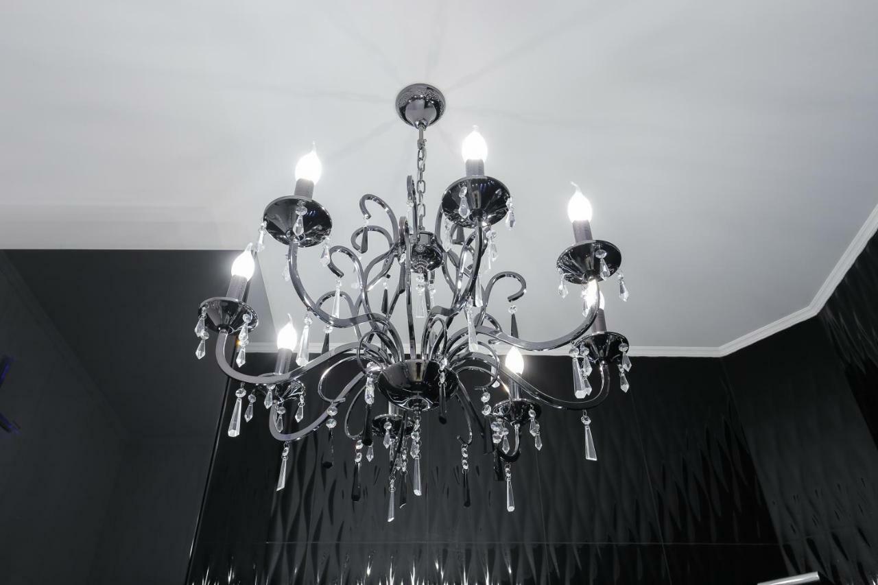 Black&White Apartment In Smart Plaza Kiev Bagian luar foto